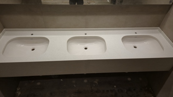SmartQuartz White Sand столешница в санузлы ТЦ
