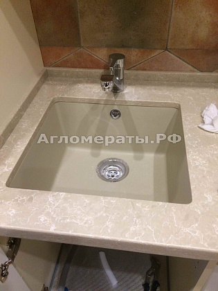 Угловая кухонная столешница из кварцевого агломерата TechniStone